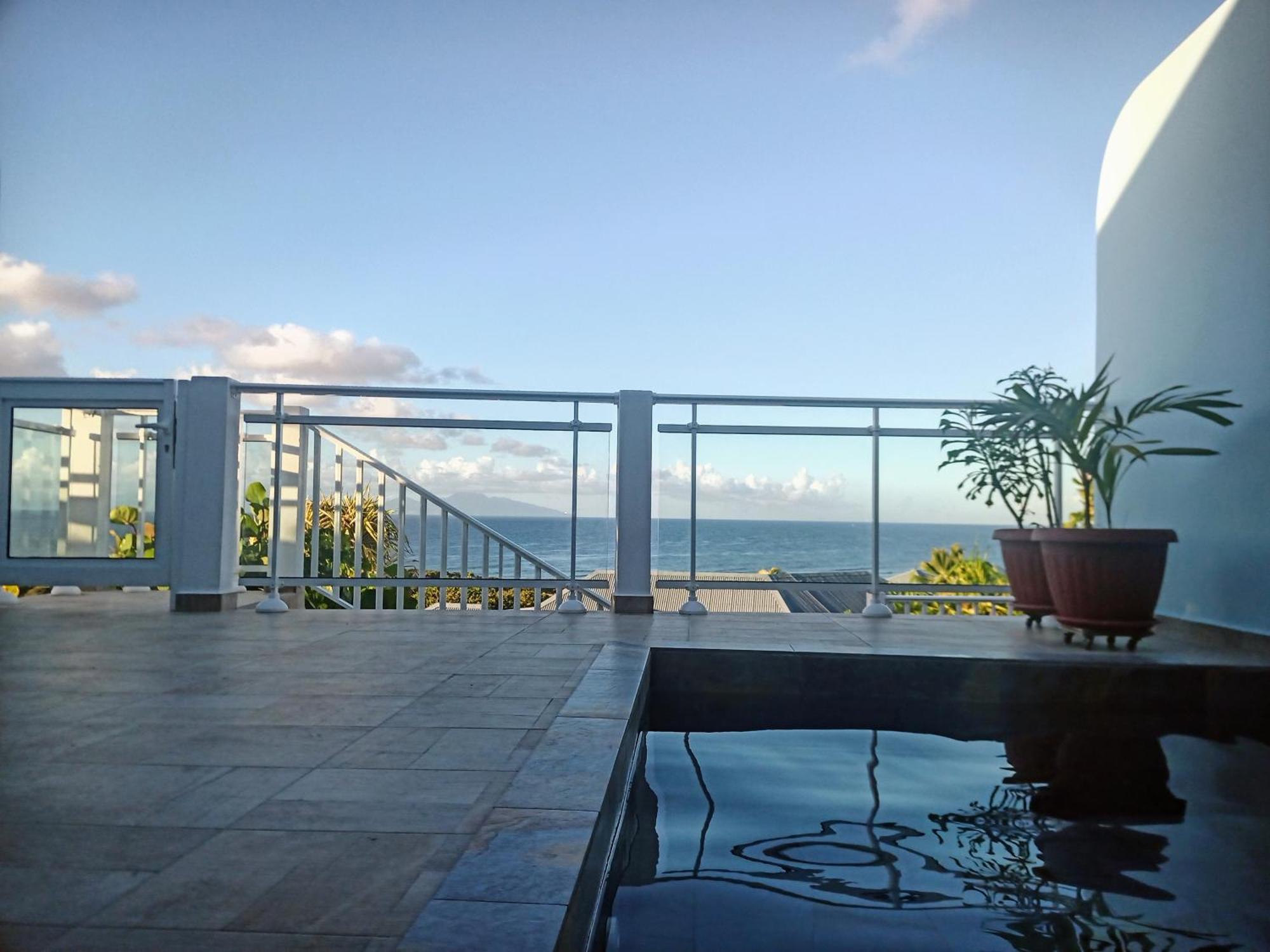 Aux Colibris Amoureux : Loft De Standing Avec Vue Mer Grand-Bourg  Exterior photo