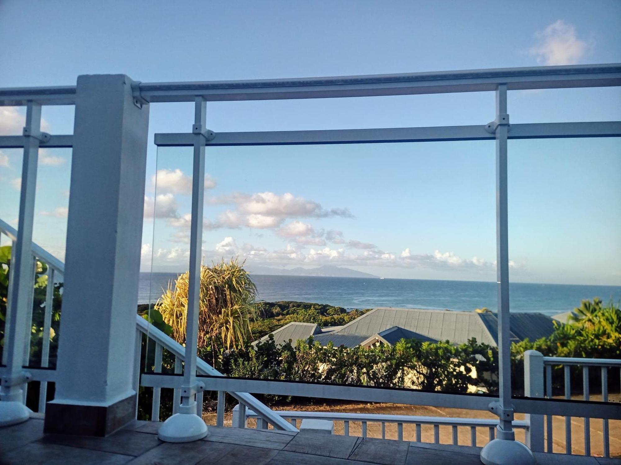 Aux Colibris Amoureux : Loft De Standing Avec Vue Mer Grand-Bourg  Exterior photo